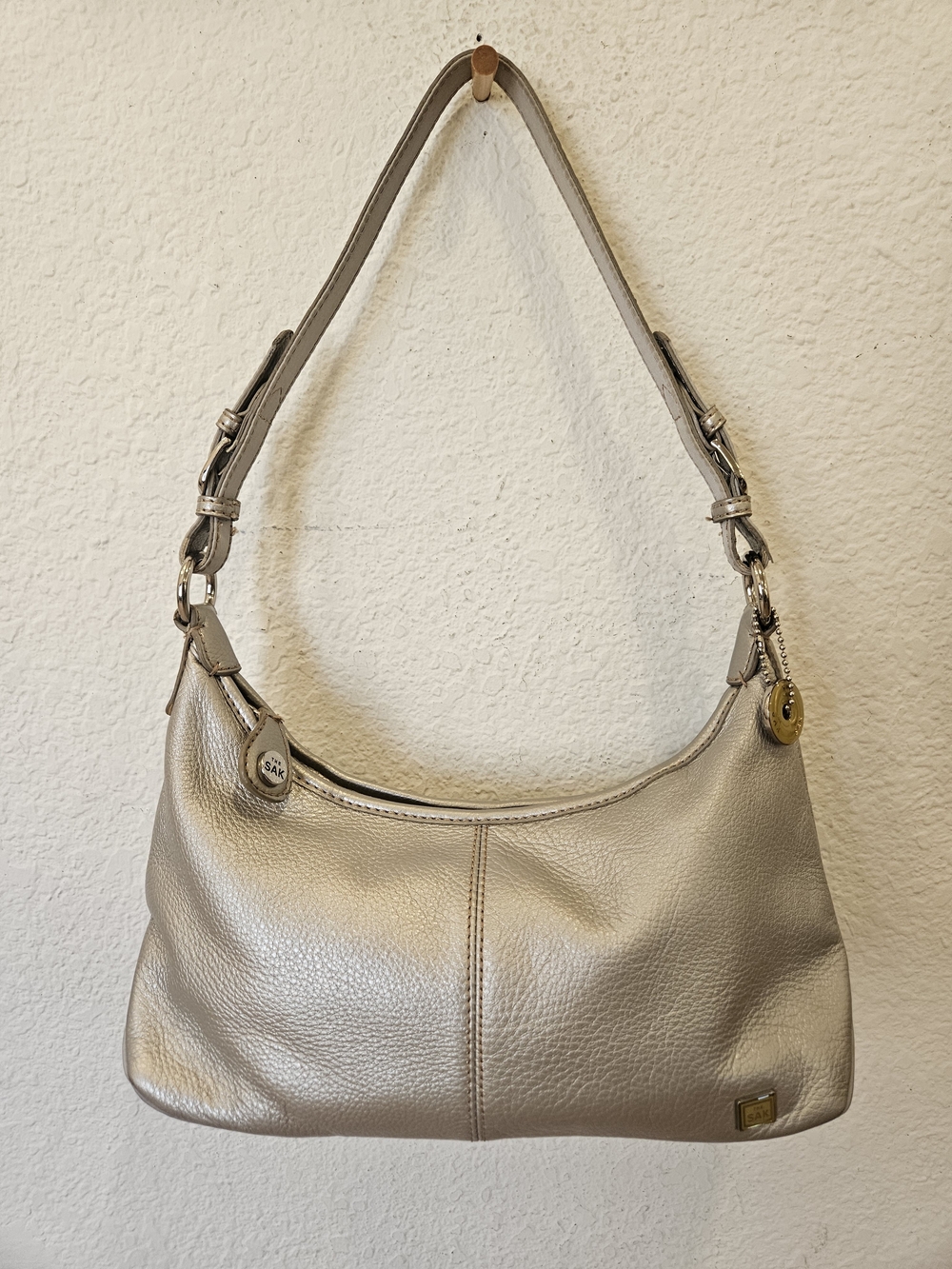 The Sak Metallic Pewter Silver Pebbled Leather Slouchy Hobo Shoulder Bag Handbag